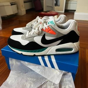 GENTLY WORN Nike Air Max Correlate women’s